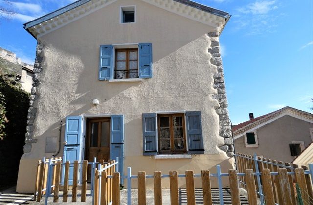 Maison de village avec terrasse – m1702 – TRESCLÉOUX 05700