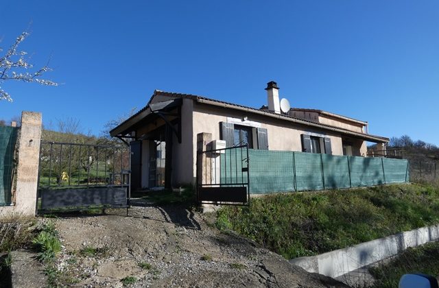 Maison individuelle de plain-pied avec hangar et terrain attenant – m1764 – LA BÂTIE-MONTSALÉON