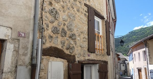 Maison de village – m1782 – 05140 LA BEAUME