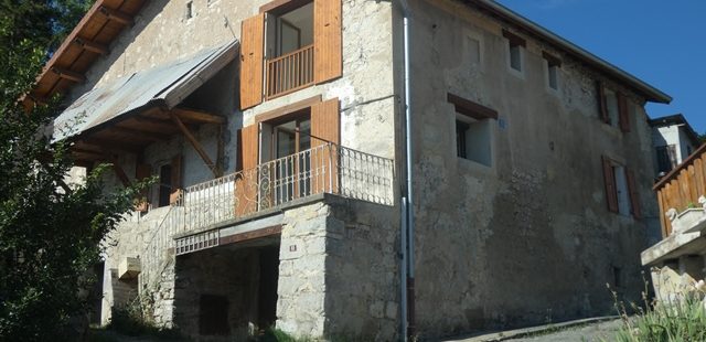 Maison T4 avec caves et garage – LOC241 – 05140 LA FAURIE