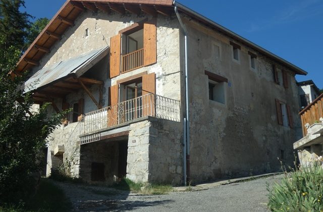 Maison T4 avec caves et garage – LOC241 – 05140 LA FAURIE